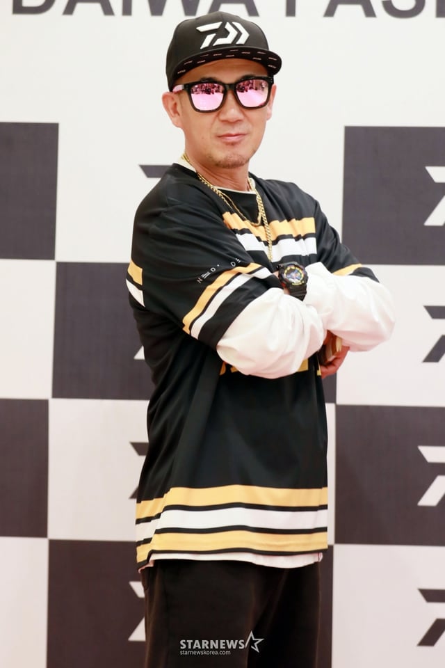그룹 DJ.DOC 이하늘이 29일 오후 서울 성동구 한 웨딩홀에서 열린 '다이와 패션쇼 2021'에 참석해 포즈를 취하고 있다. 2021.06.29