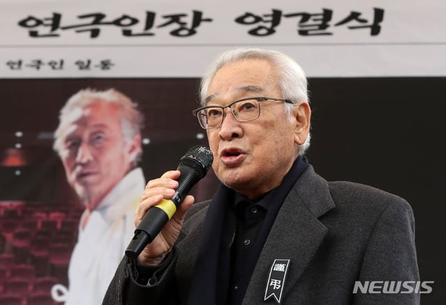 2024년 3월 5일 오전 서울 종로구 마로니에 야외공원에서 대한민국연극인장으로 엄수된 故 오현경 영결식에서 배우 이순재가 인사말을 하고 있다. /사진=뉴시스
