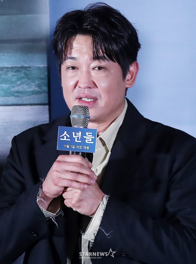 배우 허성태가 23일 오후 서울 용산구 CGV용산아이파크몰에서 진행된 영화 '소년들' 언론시사회 및 기자간담회에 참석해 인사말을 하고 있다. '소년들'은 지방 소읍의 한 슈퍼에서 발생한 강도치사사건의 범인으로 지목된 소년들과 사건의 재수사에 나선 형사, 그리고 그들을 둘러싼 사람들의 이야기다. 11월 1일 개봉. 2023.10.23 /사진=김창현
