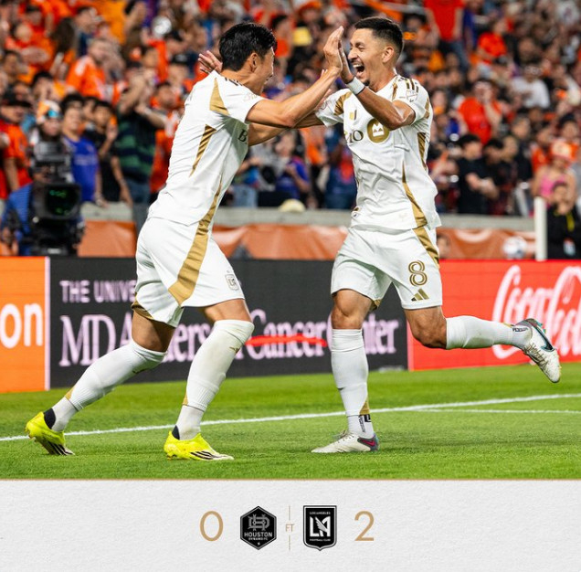 기뻐하는 손흥민(왼쪽)과 마크 델가도. /사진=LA FC 공식 SNS 갈무리