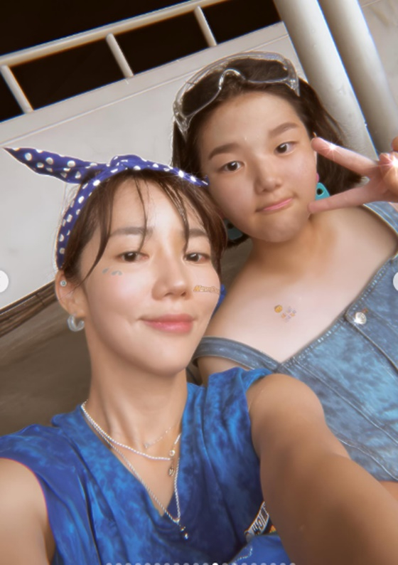 이윤진과 딸 소을/사진=이윤진 SNS