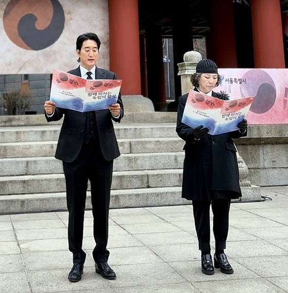 신현준(왼쪽), 고두심/사진제공=HJ FILM
