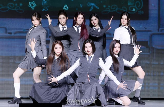 그룹 하츠투하츠가 2025년 10월 20일 서울 용산구 블루스퀘어에서 진행된 첫 미니앨범 'FOCUS' 발매 기념 쇼케이스에서 멋진 무대를 선보이고 있다. /2025.10.20 /사진=김휘선 hwijpg@