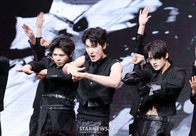 그룹 빅오션이 3일 서울 마포구 쇼킹 케이팝 센터에서 진행된 미니3집 'THE GREATEST BATTLE' 발매 기념 쇼케이스에서 멋진 무대를 선보이고 있다. /2026.03.03 /사진=김휘선 hwijpg@