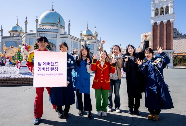 '팀 에버랜드' 멤버십을 소개하는 모델