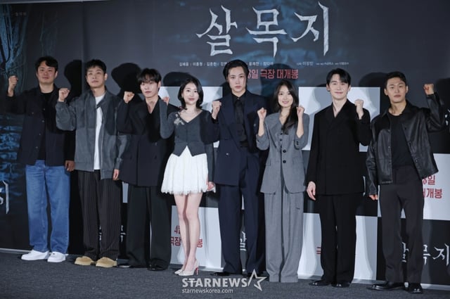 이상민 감독, 배우 김영성, 윤재찬, 장다아, 이종원, 김혜윤, 김준한, 오동민이 4일 오전 서울 CGV용산아이파크몰에서 진행된 영화 '살목지'(감독 이상민) 푸티지 시사 및 제작보고회에 참석해 포즈를 취하고 있다.  로드뷰 화면에 정체불명의 형체가 포착된 후, 재촬영을 위해 저수지로 향한 촬영팀이 물속의 존재와 마주하며 벌어지는 이야기를 그린 공포 영화 '살목지'는 내달 8일 개봉한다. /2026.03.04 /사진=이동훈 photoguy@