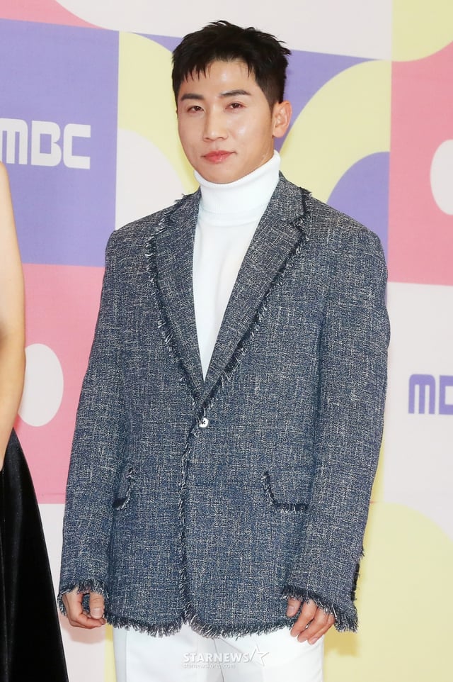 코미디언 유세윤이 29일 오후 서울 마포구 상암동 MBC 사옥에서 진행된 '2023 MBC 방송연예대상' 레드카펫 행사에 참석해 포즈를 취하고 있다. 2023.12.29 /사진=김창현