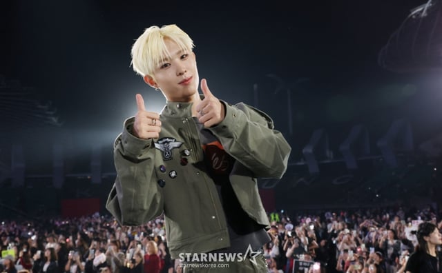그룹 넥스지가 2025년 12월 7일 가오슝 내셔널 스타디움에서 진행된 스타뉴스 주최 '10주년 아시아 아티스트 어워즈 2025(10th Anniversary Asia Artist Awards 2025, '10주년 AAA 2025')를 기념하는 'ACON 2025'를 마친 후 피날레 세리머니를 하고 있다. 'ACON 2025'는 'AAA'의 10주년을 기념하고 함께 축하하는 의미에서 열리는 페스타로, 배우 이준영과 i-dle(아이들) 슈화, 크래비티 앨런, 키키 수이가 MC를 맡아 'ACON 2025'를 이끌고 넥스지(NEXZ), 아홉(AHOF), 애쉬 아일랜드(Ash Island), 에이티즈(ATEEZ), 우즈(WOODZ), 이이경, 최예나(YENA), 키스오브라이프(KISS OF LIFE), 키키(KiiiKiii), 킥플립(KickFlip), 크래비티(CRAVITY), 싸이커스(xikers), SB19(에스비나인틴), QWER(큐더블유이알) 등이 출연했다. /사진=김진경 kim.jinkyung@