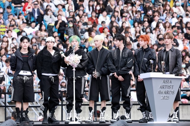 그룹 넥스지가 2025년 12월 6일 가오슝 내셔널 스타디움에서 진행된 스타뉴스 주최 '10주년 아시아 아티스트 어워즈 2025(10th Anniversary Asia Artist Awards 2025, '10주년 AAA 2025')에서 AAA Best New Artist상을 받고 수상소감을 말하고 있다. /2025.12.06 /사진=임성균 tjdrbs23@