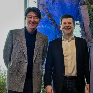 배우 송강호, 밥맥쿠이 나스닥 부회장 /사진=갤럭시코퍼레이션