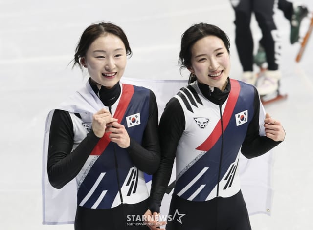 [밀라노=뉴시스] 김근수 기자 = 쇼트트랙 최민정과 김길리가 18일(현지 시간) 이탈리아 밀라노 아이스스케이팅 아레나에서 열린 2026 밀라노·코르티나 담페초 동계올림픽 여자 쇼트트랙 3000m 계주 결승에서 금메달을 차지하자 기쁨을 나누고 있다. 2026.02.19. ks@newsis.com /사진=김근수