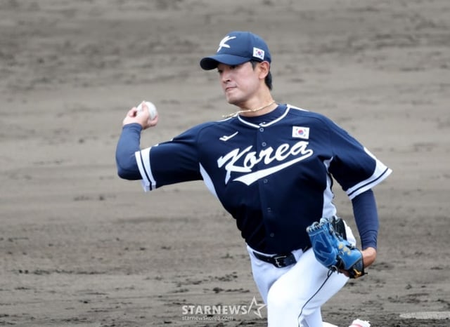 Ko Young-pyo, who is taking the mound in Onnason, Okinawa, in February. /Photo = Senior Reporter Kim Jin-kyung