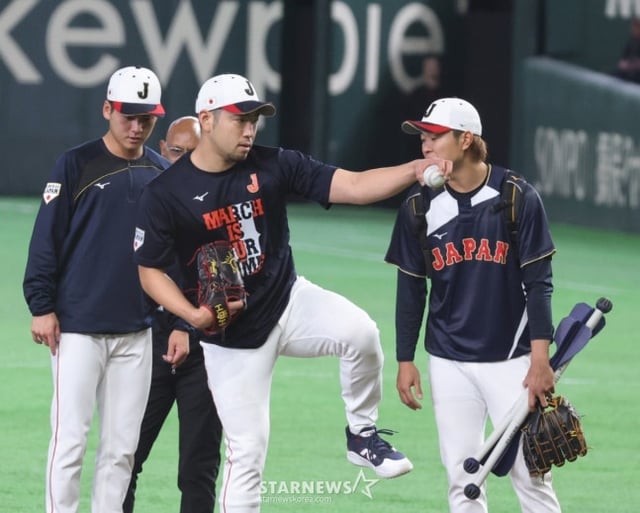 Kikuchi is pitching on the mound ahead of the match against Taiwan on the 6th. /Photo = Senior Reporter Kang Young-jo