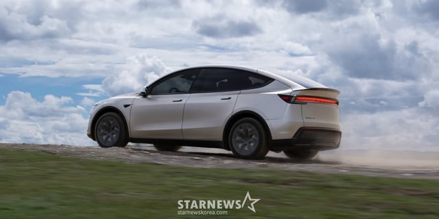 Tesla Model Y Long Wheelbase/Picture = Tesla