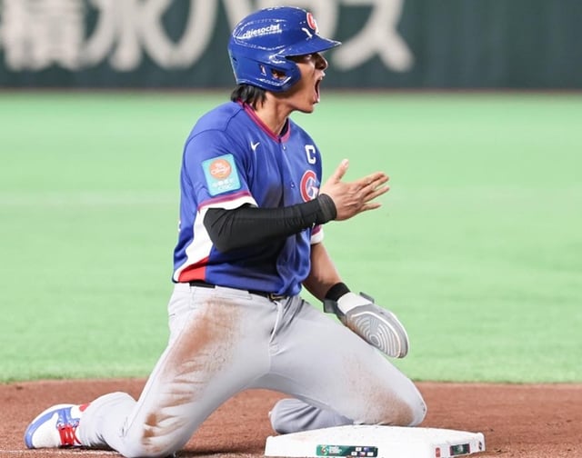 10회 대주자로 나서 3루에 도달한 천제시엔. /사진=CPBL 공식 SNS