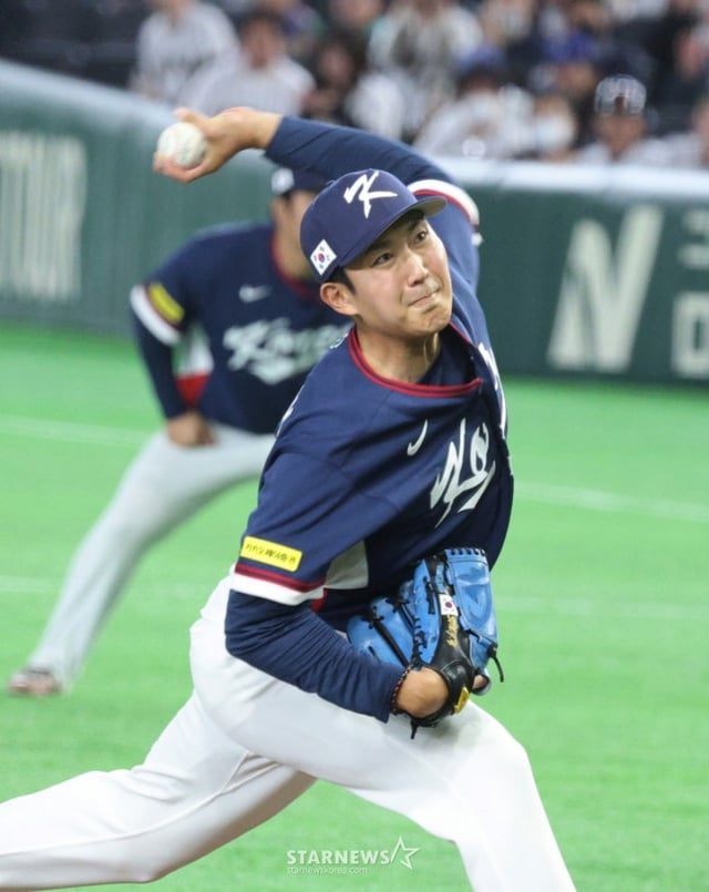 Son Joo-young took the mound in relief against Japan on the 7th. /Photo = Senior Reporter Kang Young-jo