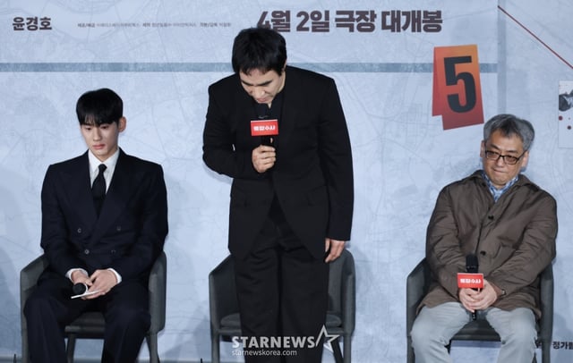배우 배성우가 9일 오전 서울 CGV용산아이파크몰에서 진행된 영화 '끝장수사'(감독 박철환) 제작발표회에 참석해 지난 음주운전에 대해 고개 숙여 사과하고 있다. 두 명의 용의자가 얽힌 살인사건의 진범을 잡기 위해, 촌구석으로 좌천된 형사 재혁이 신입형사 중호와 서울로 끝장수사를 떠나면서 벌어지는 이야기 '끝장수사'는 내달 2일 개봉한다. /2026.03.09 /사진=이동훈 photoguy@