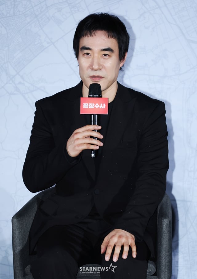 배우 배성우가 9일 오전 서울 CGV용산아이파크몰에서 진행된 영화 '끝장수사'(감독 박철환) 제작발표회에 참석해 질문에 답하고 있다. 두 명의 용의자가 얽힌 살인사건의 진범을 잡기 위해, 촌구석으로 좌천된 형사 재혁이 신입형사 중호와 서울로 끝장수사를 떠나면서 벌어지는 이야기 '끝장수사'는 내달 2일 개봉한다. /2026.03.09 /사진=이동훈 photoguy@
