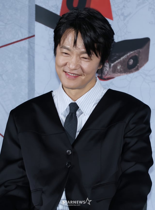 배우 조한철이 9일 오전 서울 CGV용산아이파크몰에서 진행된 영화 '끝장수사'(감독 박철환) 제작발표회에 참석해 질문에 답하고 있다. 두 명의 용의자가 얽힌 살인사건의 진범을 잡기 위해, 촌구석으로 좌천된 형사 재혁이 신입형사 중호와 서울로 끝장수사를 떠나면서 벌어지는 이야기 '끝장수사'는 내달 2일 개봉한다. /2026.03.09 /사진=이동훈 photoguy@