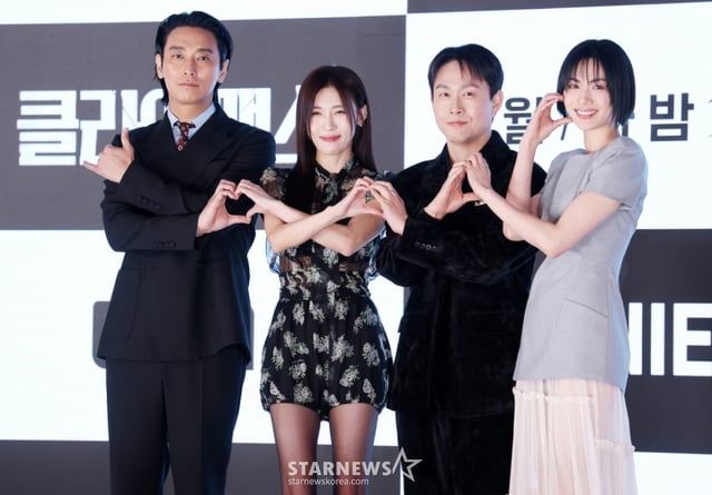 배우 주지훈, 하지원, 오정세, 나나가 10일 서울 구로구 디큐브시티 더세인트에서 진행된 ENA 월화드라마 '클라이맥스' 제작발표회에 참석해 포즈를 취하고 있다. /2026.03.10 /사진=김휘선 hwijpg@