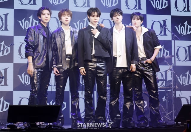 그룹 보이드가 11일 서울 종로구 SA HALL에서 진행된 첫 미니앨범 '01' 발매 기념 쇼케이스에서 포즈를 취하고 있다. /2026.03.11 /사진=김휘선 hwijpg@