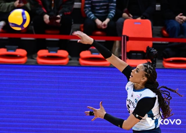 Silva with a powerful serve. /Photo = Courtesy of KOVO