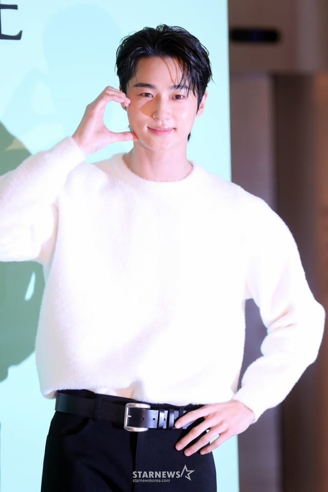 배우 변우석이 9일 오후 서울 롯데백화점 잠실점에서 열린 크리니크(CLINIQUE) 포토콜 행사에 참석해 포즈를 취하고 있다. 2024.09.09 /사진=임성균