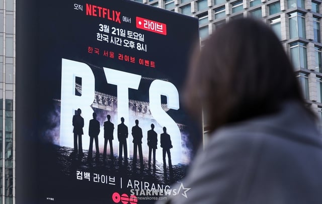 (서울=뉴스1) 김성진 기자 = 방탄소년단(BTS)의 컴백 라이브 공연을 아흐레 앞둔 12일 서울 종로구 광화문광장 인근 전광판에 BTS 컴백 공연 광고가 나오고 있다.  약 3년 9개월 만에 컴백하는 방탄소년단(BTS)의 공연은 오는 21일 오후 8시 광화문 광장 일대에서 ‘BTS 컴백 라이브: 아리랑(ARIRANG)’이라는 타이틀로 개최된다.  2026.3.12/뉴스1  Copyright © 뉴스1. All rights reserved. 무단 전재 및 재배포,  AI학습 이용 금지. /사진=(서울=뉴스1) 김성진 기자