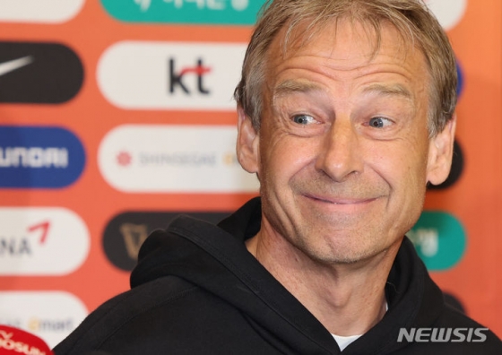 Jurgen Klinsmann, former coach of the South Korean national soccer team. /Photo = Newsis