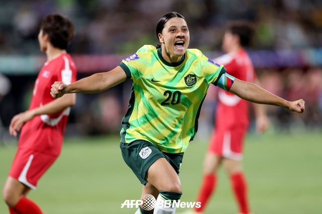 Australia's Sam Kerr is delighted after scoring a goal in the quarterfinals of the 2026 AFC Women's Asian Cup in Perth, Australia on the 13th. /AFPBBNews=News1