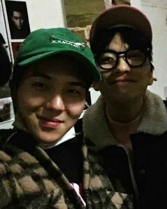 과거 (왼쪽부터) 송민호, 이동휘 투샷 /사진=온라인 커뮤니티