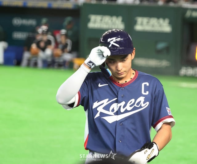 野球代表チームのイ·ジョンフが9日、東京ドームで開かれた2026WBC東京POOL大韓民国とオーストラリア試合3回表無死2塁打で出塁した後、ムン·ボギョン2塁打の時に得点している。 /写真=姜永祚(カン·ヨンジョ)先任記者