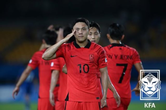 국군체육부대 소속으로 지난 2022 항저우 아시안게임 남자축구에 나서 금메달을 획득, 조기 전역했던 조영욱. /사진=대한축구협회 제공