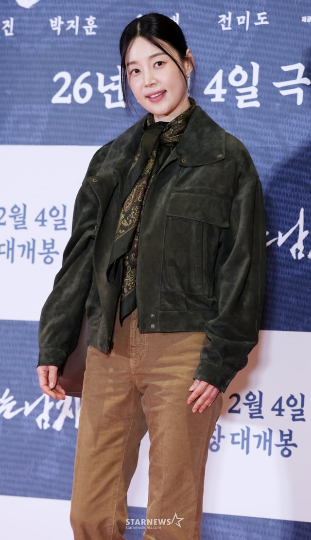 배우 한지혜가 영화 '왕과 사는 남자' VIP 시사회 포토월에 참석해 포즈를 취하고 있다. /2026.01.27 /사진=김휘선 hwijpg@
