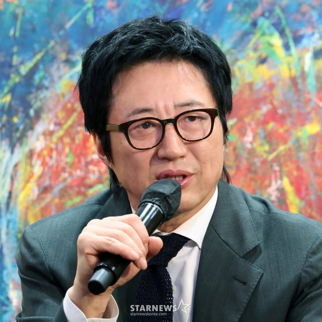 [서울=뉴시스] 박진희 기자 = 배우 겸 화가 박신양이 6일 서울 종로구 세종문화회관에서 '박신양의 전시쑈: 제4의 오픈' 및 신간 '감정의 발견' 출간 기념 기자간담회를 하고 있다. 2026.03.06. pak7130@newsis.com /사진=박진희
