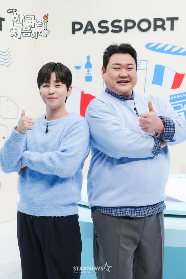 가수 딘딘, 코미디언 김준현이 19일 온라인으로 진행된 MBC에브리원 예능 '어서와 한국은 처음이지?' 제작발표회에 참석해 포즈를 취하고 있다. /사진제공=MBC에브리원 2026.03.19 /사진=이동훈 photoguy@
