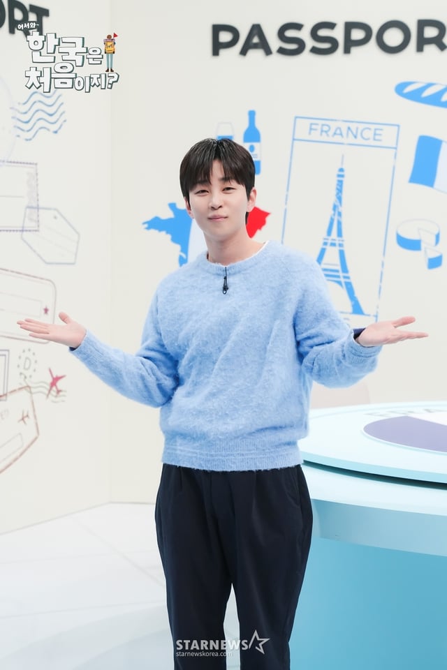 가수 딘딘이 19일 온라인으로 진행된 MBC에브리원 예능 '어서와 한국은 처음이지?' 제작발표회에 참석해 포즈를 취하고 있다. /사진제공=MBC에브리원 2026.03.19 /사진=이동훈 photoguy@
