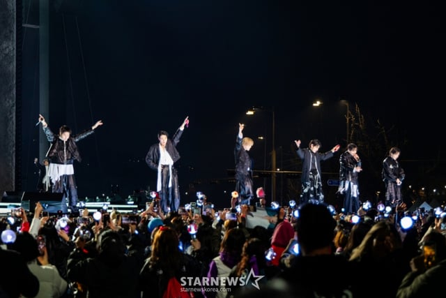 (서울=뉴스1) = 방탄소년단(BTS)이 21일 서울 광화문광장에서 'BTS 컴백 라이브: 아리랑' 발매 기념 컴백 공연을 하고 있다. (빅히트 뮤직·넷플릭스 제공. 재판매 및 DB 금지) 2026.3.22/뉴스1 Copyright © 뉴스1. All rights reserved. 무단 전재 및 재배포, AI학습 이용 금지. /사진=(서울=뉴스1)
