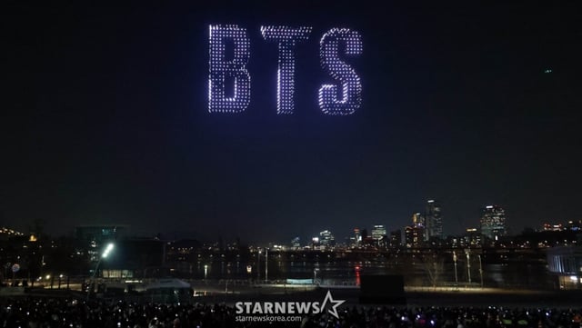 그룹 방탄소년단(BTS) 진, RM, 슈가, 제이홉, 태형, 지민, 정국이 정규 5집 '아리랑(ARIRANG)'을 발매하고 20일 오후 서울 뚝섬한강공원에서 'BTS 컴백 드론 라이트쇼'가 진행되고 있다. 2026.03.20 /사진=임성균 tjdrbs23@