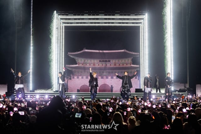 (서울=뉴스1) = 방탄소년단(BTS)이 21일 서울 광화문광장에서 'BTS 컴백 라이브: 아리랑' 발매 기념 컴백 공연을 하고 있다. (빅히트 뮤직·넷플릭스 제공. 재판매 및 DB 금지) 2026.3.22/뉴스1 Copyright © 뉴스1. All rights reserved. 무단 전재 및 재배포, AI학습 이용 금지. /사진=(서울=뉴스1)