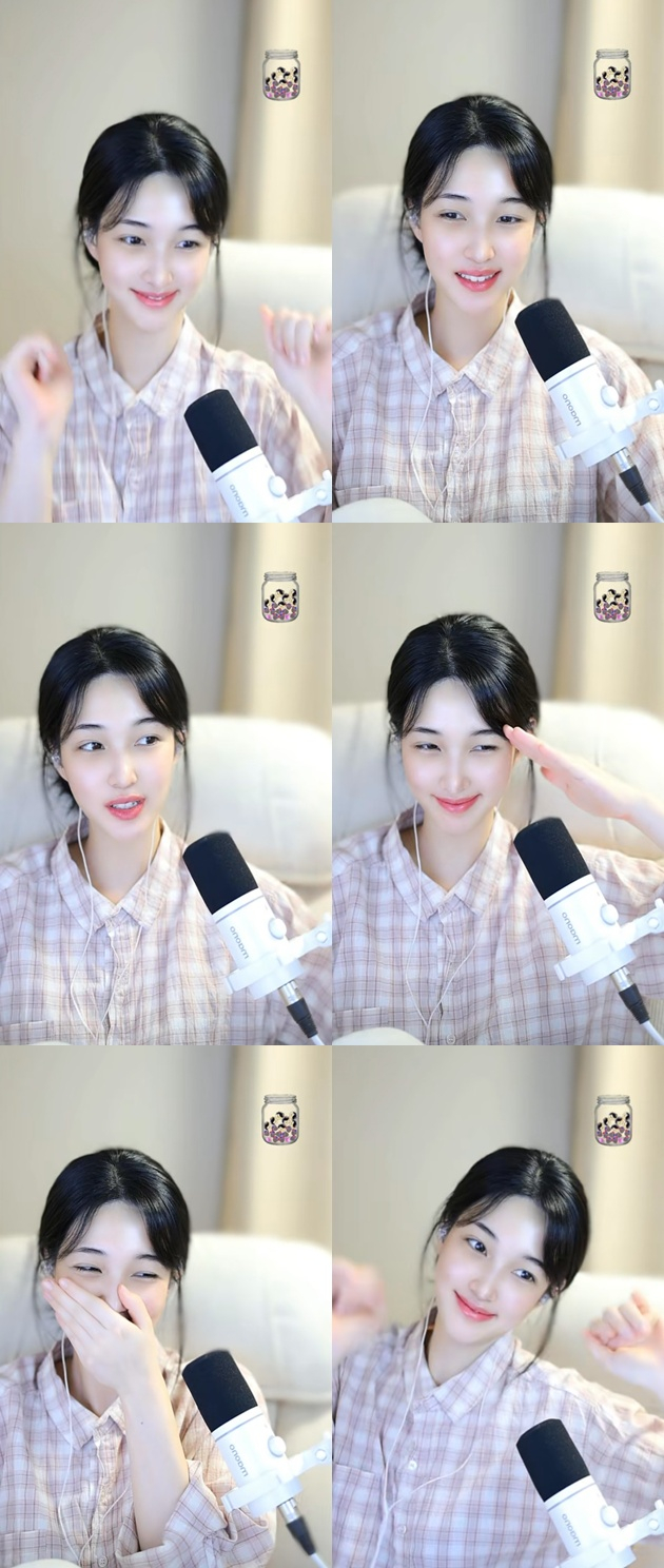 /사진=율희 틱톡 라이브