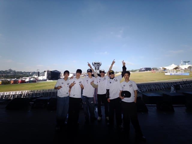 라이즈 브라질 축구팀 Santos FC 유니폼 이미지/사진제공=에스엠엔터테인먼트