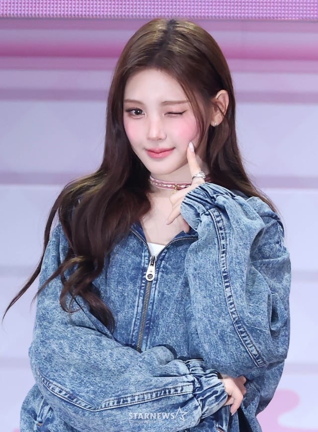 걸그룹 베이비돈크라이(Baby DONT cry) 이현이 24일 서울 용산구 블루스퀘어에서 진행된 미니 1집 ‘애프터 크라이'(AFTER CRY) 발매기념 쇼케이스에서 포즈를 취하고 있다. /2026.03.24 /사진=이동훈 photoguy@