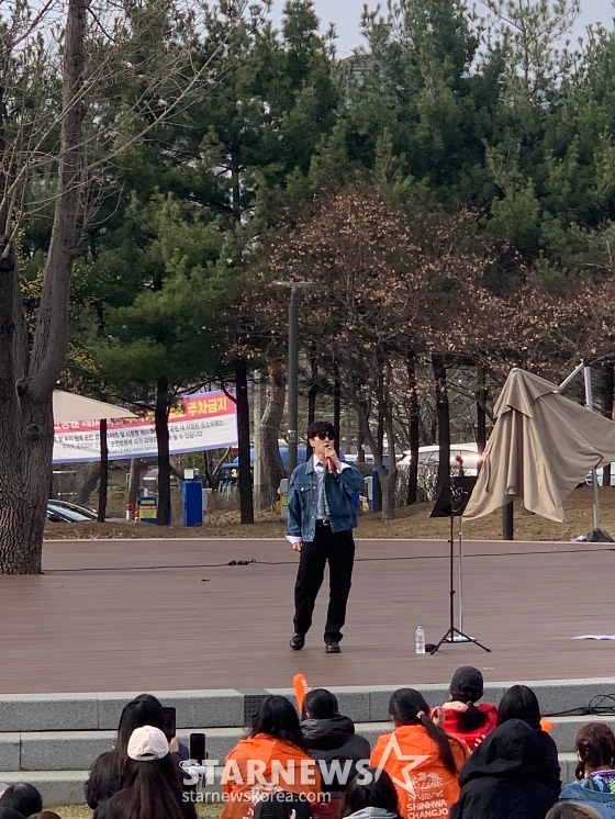 김동완 버스킹 /사진=허지형 기자