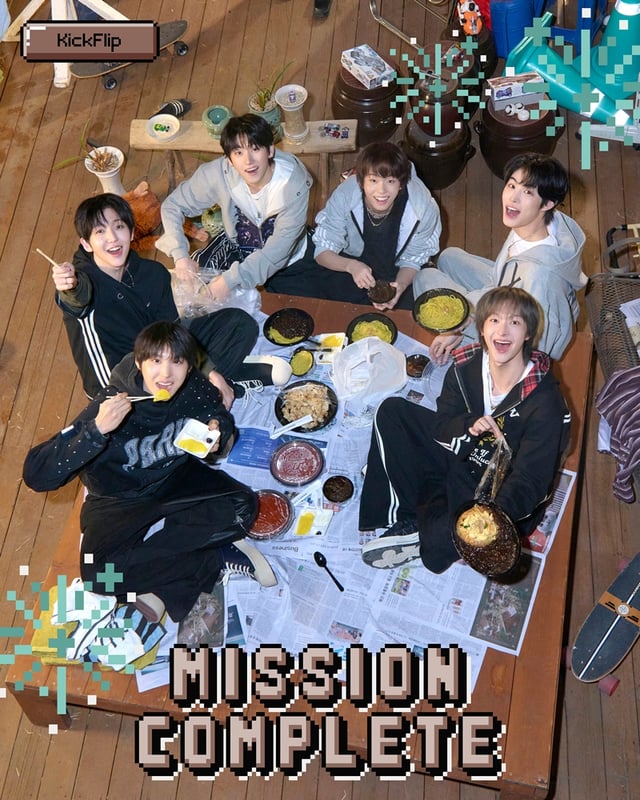 킥플립 미니 4집 콘셉트 포토 단체 (왼쪽부터 주왕, 동현, 계훈, 케이주, 민제, 동화)/사진제공=JYP엔터테인먼트