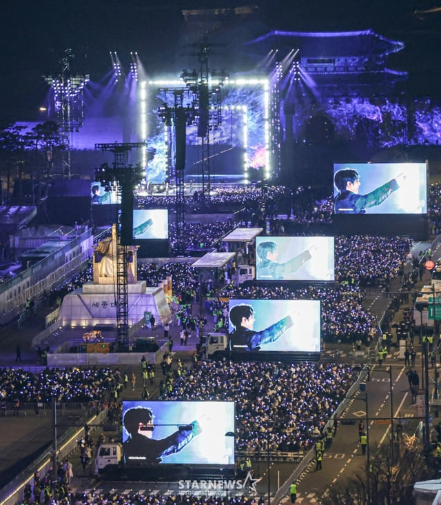 방탄소년단(BTS)이 21일 서울 종로구 광화문광장에서 컴백을 기념해 'BTS 컴백 라이브 : 아리랑' 공연을 선보이고 있다. 2026.03.21. photo@newsis.com /사진=뉴시스