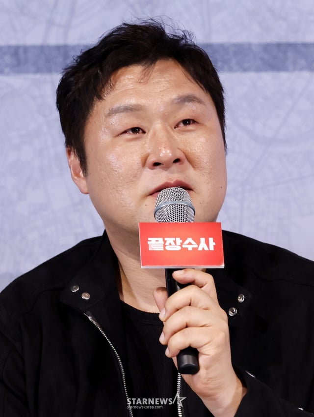 [서울=뉴시스] 김혜진 기자 = 배우 윤경호가 25일 서울 용산구 CGV용산아이파크몰에서 열린 영화 '끝장수사' 언론시사회에서 취재진의 질문에 답하고 있다. 2026.03.25. jini@newsis.com /사진=김혜진