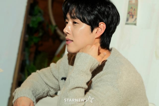 뮤지컬 '여명의 눈동자'의 배우 백성현이 26일 진행된 인터뷰를 위해 포즈를 취하고 있다. /사진제공=MUMW 2026.03.26 /사진=이동훈 photoguy@