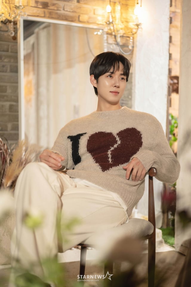 뮤지컬 '여명의 눈동자'의 배우 백성현이 26일 진행된 인터뷰를 위해 포즈를 취하고 있다. /사진제공=MUMW 2026.03.26 /사진=이동훈 photoguy@