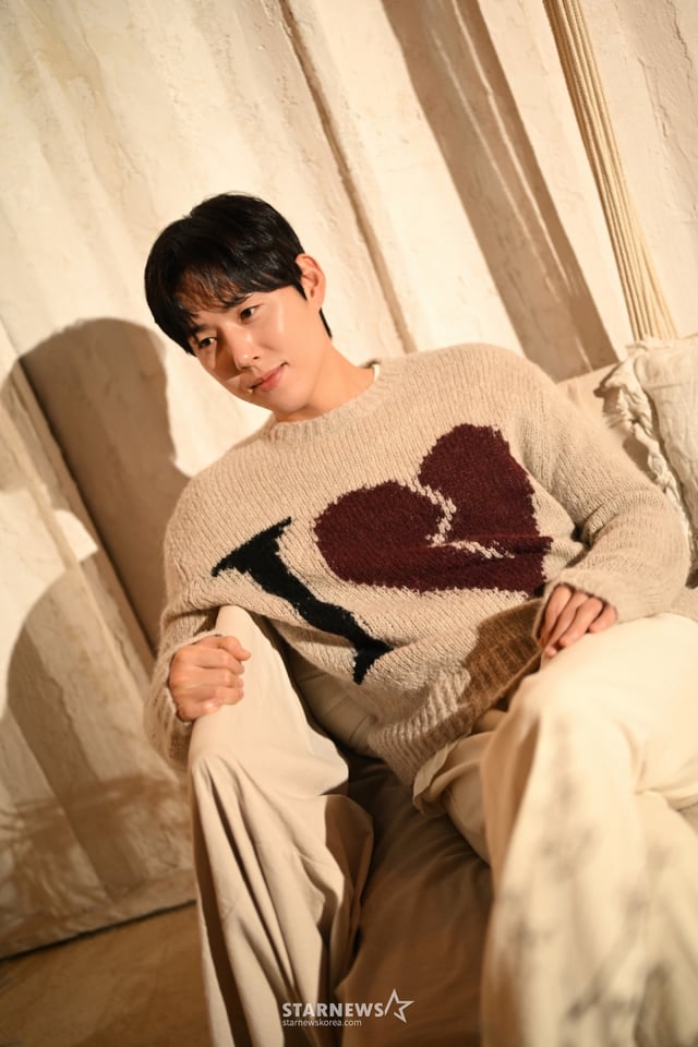 뮤지컬 '여명의 눈동자'의 배우 백성현이 26일 진행된 인터뷰를 위해 포즈를 취하고 있다. /사진제공=MUMW 2026.03.26 /사진=이동훈 photoguy@